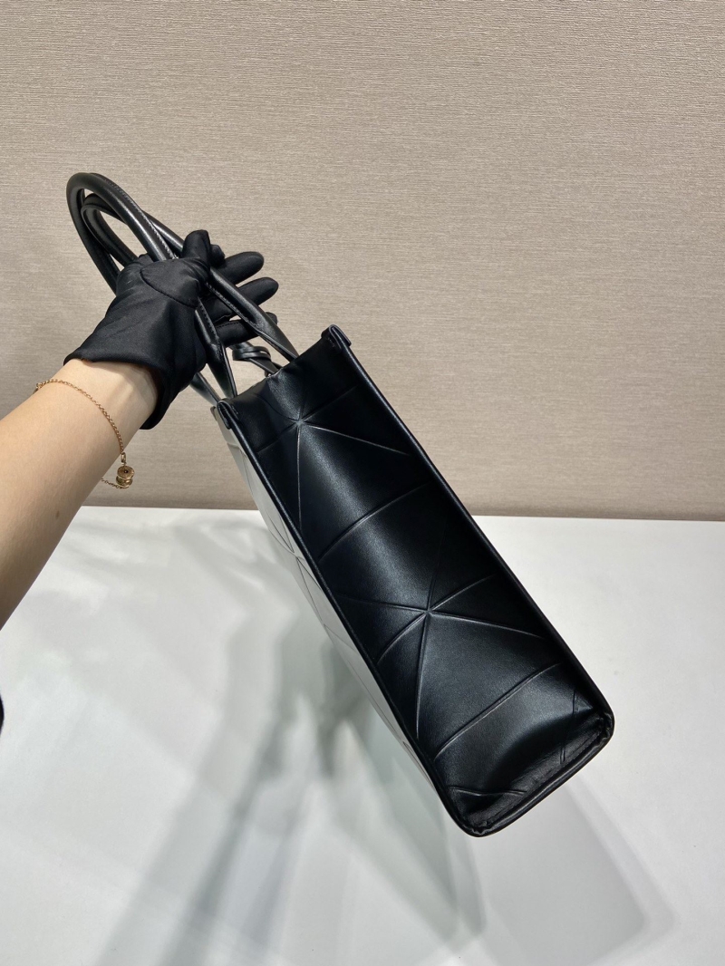 Pra*a tote bags